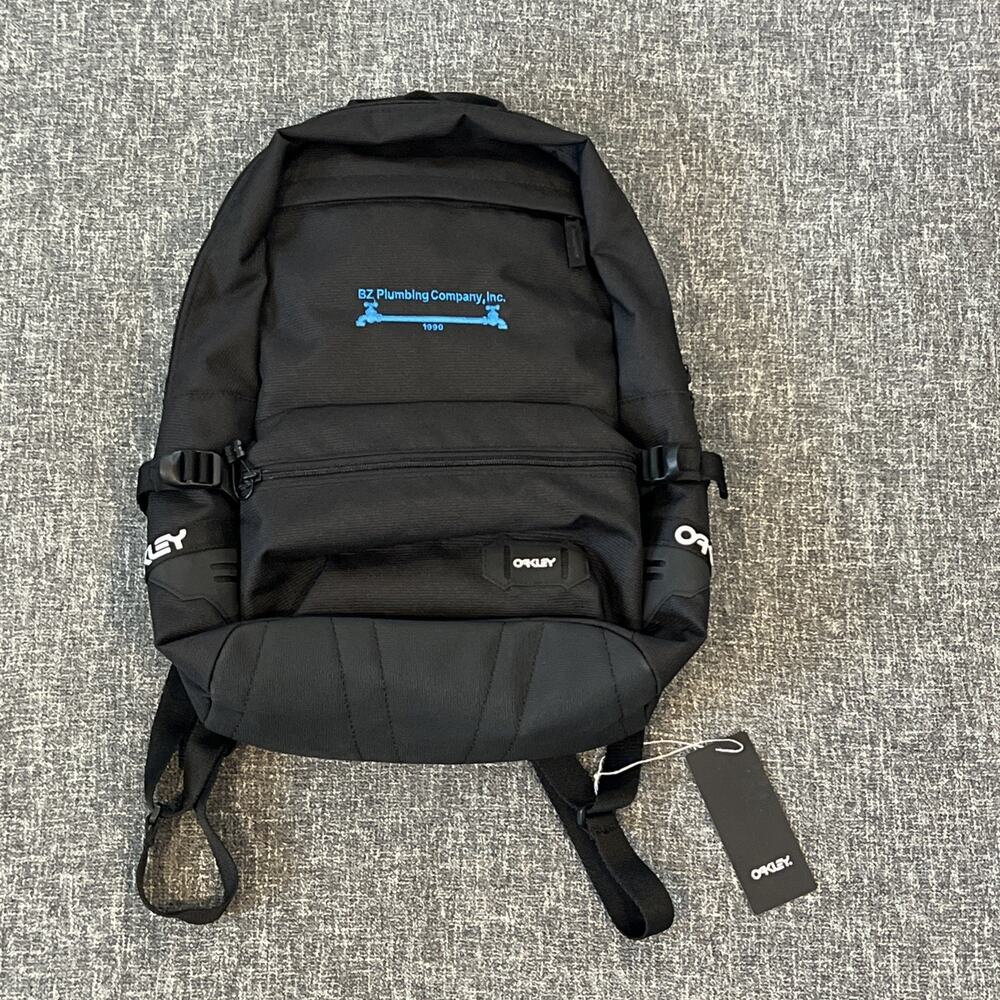 Oakley Crestible Street Backpack Blackout 20L Company Logo New w/ Tags